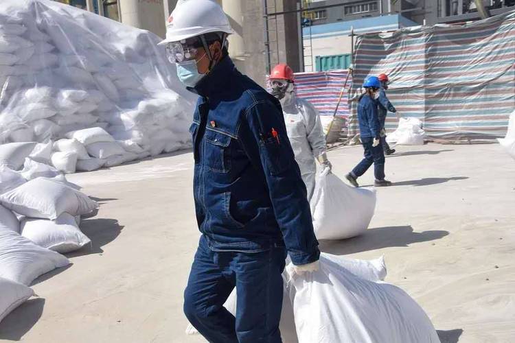 冷箱填充与分馏塔填充中的珠光砂应用及珍珠岩除渣剂生产探析